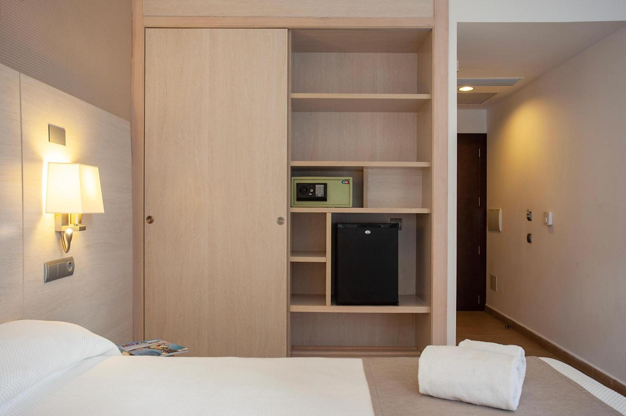 Hotel Puchet Ibiza San Antonio  Bagian luar foto